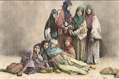 Types et Costumes: Femmes Arabes